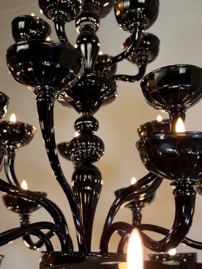 Lustre vénitien en verre de Murano noir, 28 feux de lumière, fin du XXème siècle