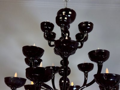 Lustre vénitien en verre de Murano noir, 28 feux de lumière, fin du XXème siècle