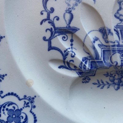 Assiette antique en majolique représentant des asperges, signée Jules Vieillard & Cie