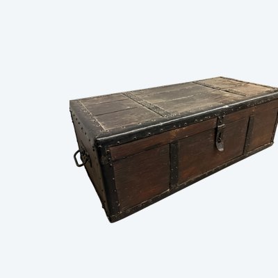 Antike Truhe aus dem 19. Jahrhundert, 24 x 70 x 35 cm. Guter Zustand, Massivholz mit Metallteilen 