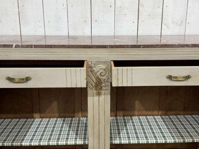 Credenza Art Déco in noce, rovere e piano in marmo.
