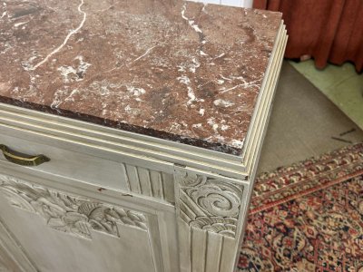 Credenza Art Déco in noce, rovere e piano in marmo.