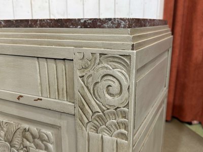 Credenza Art Déco in noce, rovere e piano in marmo.