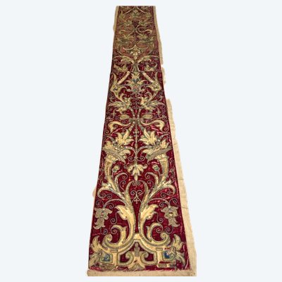 Fascia in velluto ricamata in oro – Italia, XVII secolo.