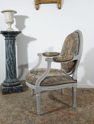 Large armchair for the queen attributed to Othon