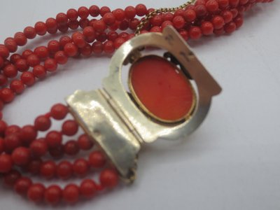 Bracciale in corallo e vermeil, XIX secolo.