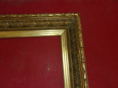 Cornice del XIX secolo in legno dorato.