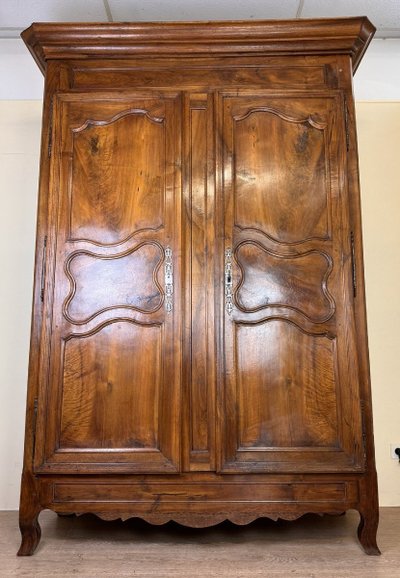 LXV CABINET (18TH CENTURY) IN SOLID WALNUT