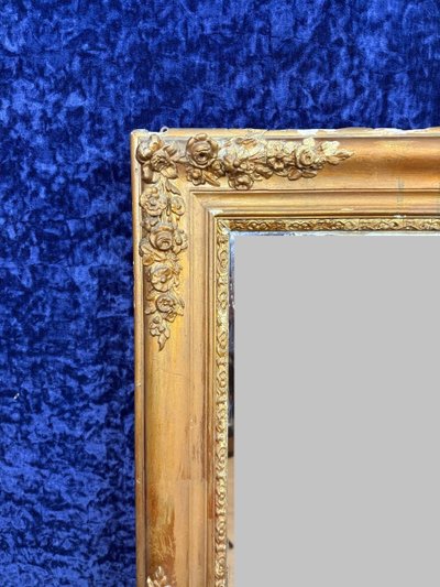 Specchio in legno e stucco dorato in stile Impero, circa 1810-1820.