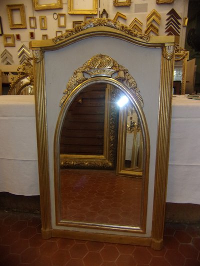 Specchio Art Déco in legno dorato e argentato, inizio XX secolo.