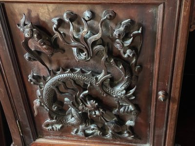 Indochina, Vietnam, Tonkin, Asien, 19. Jahrhundert, reich verzierter, geschnitzter Holzschrank