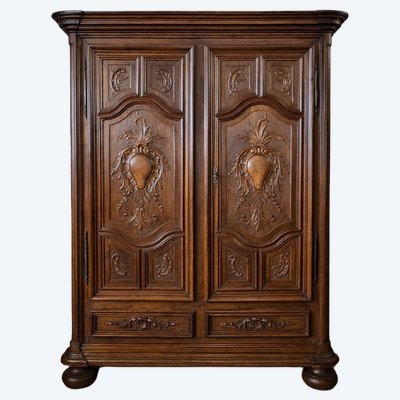 ARMOIRE ANCIENNE EN NOYER MASSIF SCULPTÉ – ÉPOQUE LOUIS XIII -