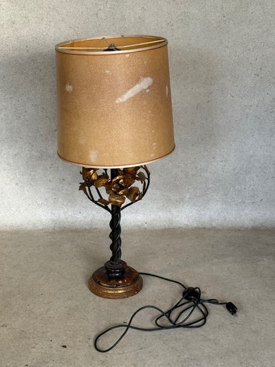 Metal lamp with lampshade