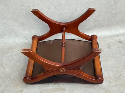sgabello in pelle inglese