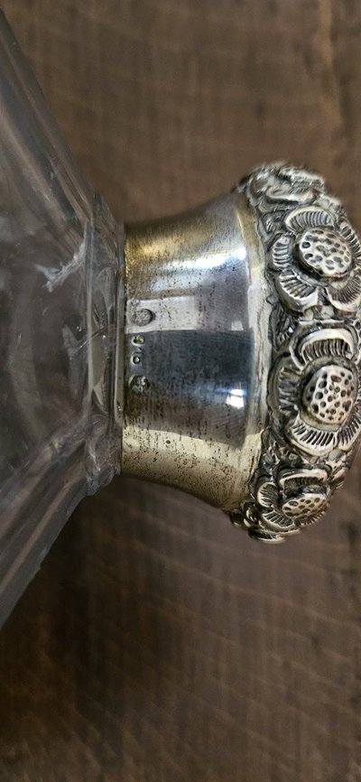 Antique cut crystal decanter – silver mount / Art Deco period