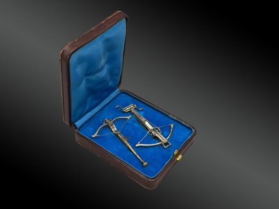 BOX CONTAINING TWO MINIATURE SILVER CROSSBARKS