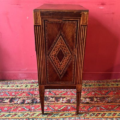 Petite commode richement marquetée, Italie XVIIIème siècle