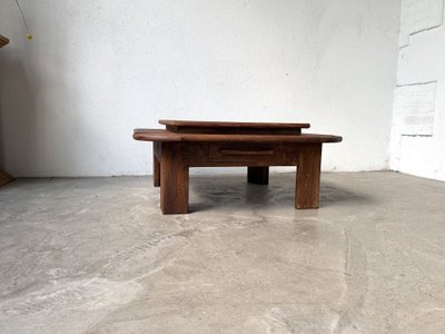 Couchtisch aus Massiveiche mit doppelter Ablage