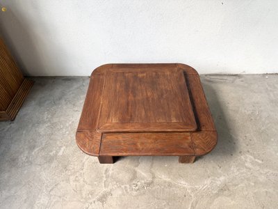 Couchtisch aus Massiveiche mit doppelter Ablage