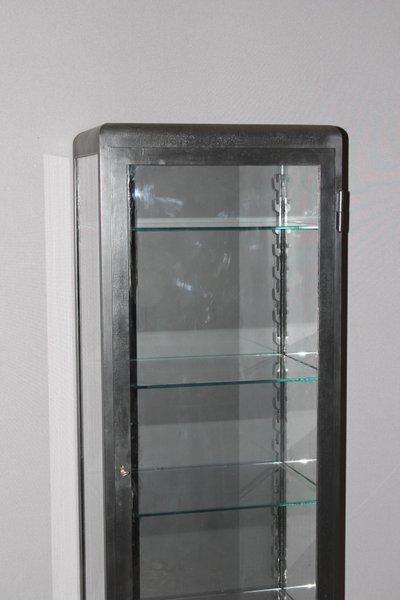 Vitrine aus schwarz lackiertem Eisen, um 1950