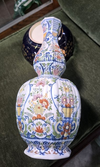 GROßE FAISANZVASE MIT BALUSTERFÖRMIGEM KÖRPER UND SCHLANKEM HALS