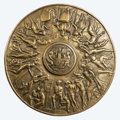 Tondo en bronze doré à décor mythologique – Les Arts et les Muses – XIXe siècle 