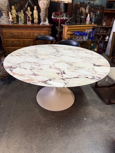 KNOLL EERO SAARINEN TULIP TABLE, MARBLE, 137 CM