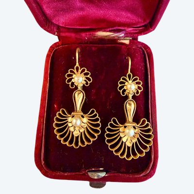 Antique gold earrings with fine pearls 