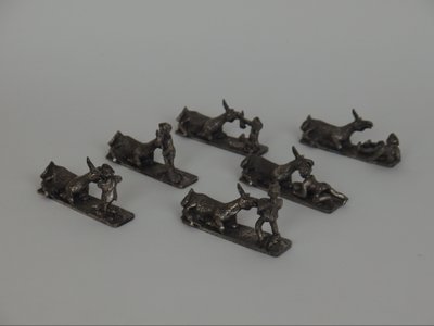 Suite de six portes couteaux Ane de Buridan