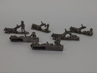 Suite de six portes couteaux Ane de Buridan