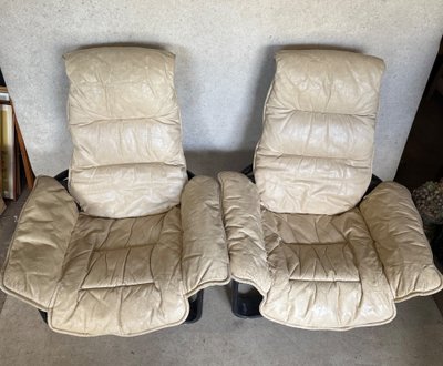 Pair of lounge chairs