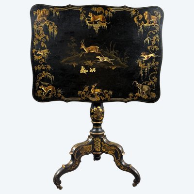 Tavolo pieghevole in stile Napoleone III in legno laccato nero con decorazioni dorate, XIX secolo