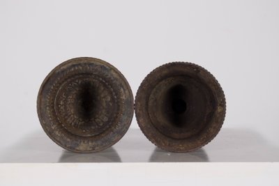 Zwei traditionelle Ghee-Lampen aus Bronze, Nepal.