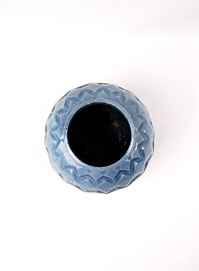 Vase boule Art Déco en fonte émaillée bleu acier début XXe