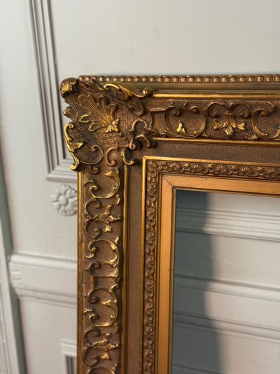 Cornice in legno stuccata e dorata, 1900 circa