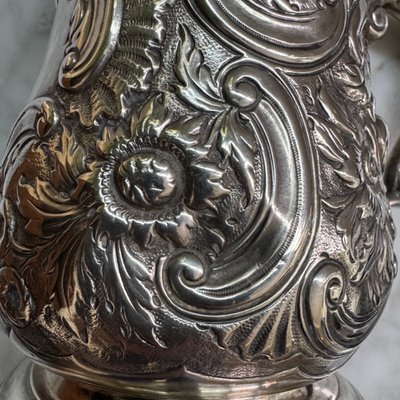 Boccale in argento della fine del XVIII secolo - inizio del XIX secolo con decorazioni floreali