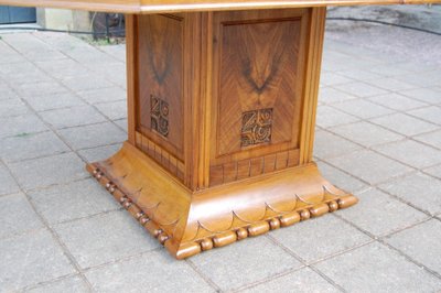 Art-Déco-Tisch aus Nussbaumholz mit Ausziehplatten, für 14 Gedecke