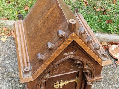 Neo-Gothic oak tabernacle with architectural decoration from late 19th-century France