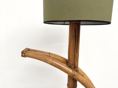 Lampada da terra scultorea in rattan curvato