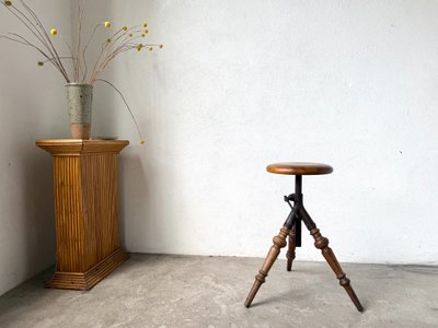 Tabouret d’atelier tripode en bois tourné et fonte, vers 1900