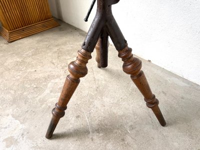 Tabouret d’atelier tripode en bois tourné et fonte, vers 1900