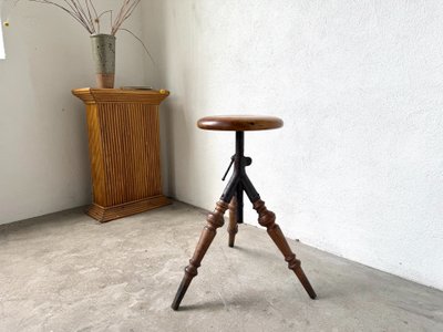 Tabouret d’atelier tripode en bois tourné et fonte, vers 1900
