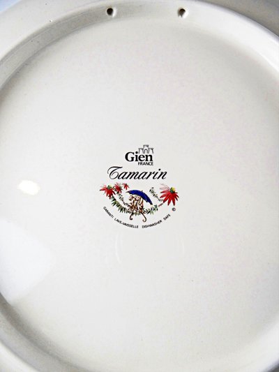 Circular earthenware pie dish from Gien, tamarind pattern, polychrome decoration