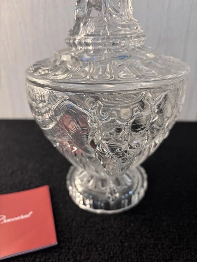 Candy dish covered with a Baccarat crystal mahout