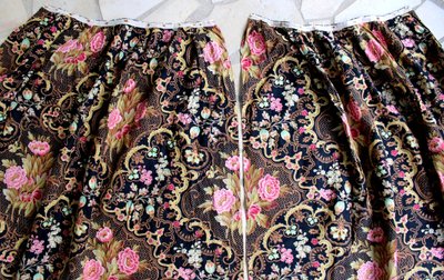 Paires de rideaux à décor floral de pivoines et passementerie ép.  Napoléon III long : 2,80 m