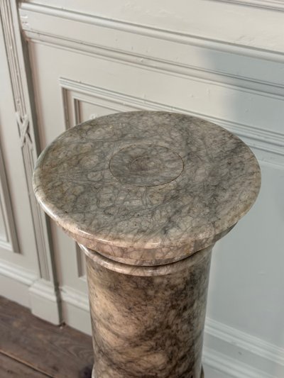 Colonne en albâtre, vers 1880