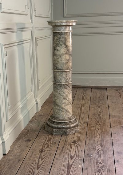 Colonne en albâtre, vers 1880