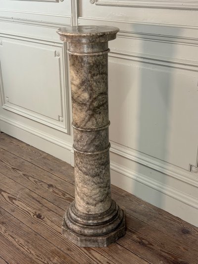 Colonne en albâtre, vers 1880