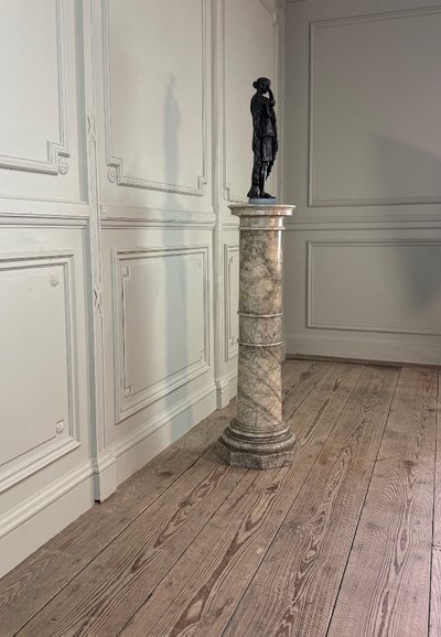 Colonne en albâtre, vers 1880