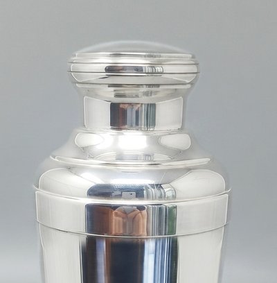 Atemberaubender, versilberter Cocktailshaker im Art-déco-Stil aus den 1930er-Jahren. Hergestellt in Frankreich.